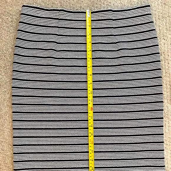 LOFT stretchy pencil skirt - Picture 2 of 5